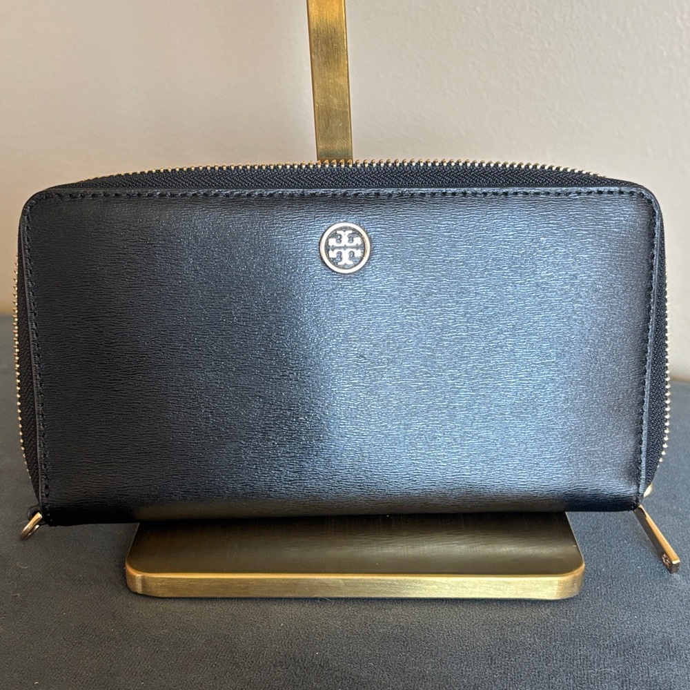Tory Burch Black Leather Wallet wristlet missing strap perfect for travel